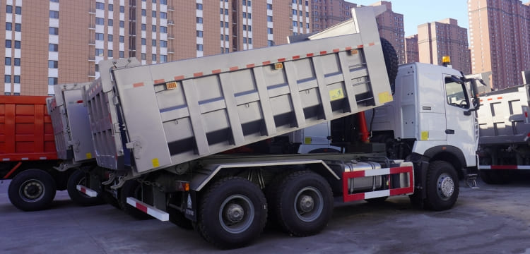 Sinotruk Howo Dumper Trucks T7H 440 for Sale in Ghana