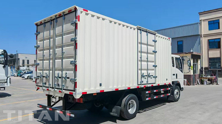 Howo 4x2 Light Cargo Box Truck for Sale in Ghana