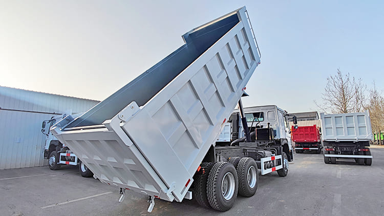 Howo 6x4 New Tipper Trucks for Sale in Ghana Accra
