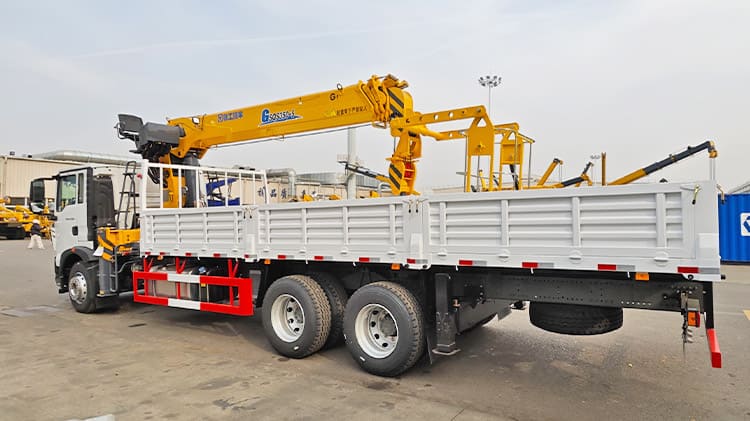 Heavy Duty Lorry Mounted Crane for Sale in Ghana
