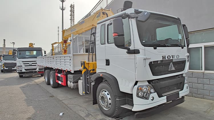 Heavy Duty Lorry Mounted Crane for Sale in Ghana
