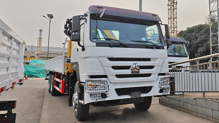 Mobile Folding Crane Truck Mounted for Sale in Ghana